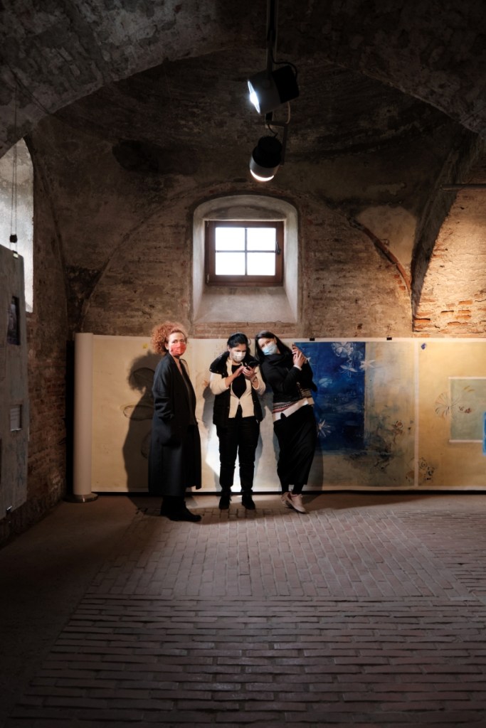 Roxana Donaldson - Fragmentum III - curatorial talk, painting-fine-art background, 1.5x10m-mixed-media-paper, 2021